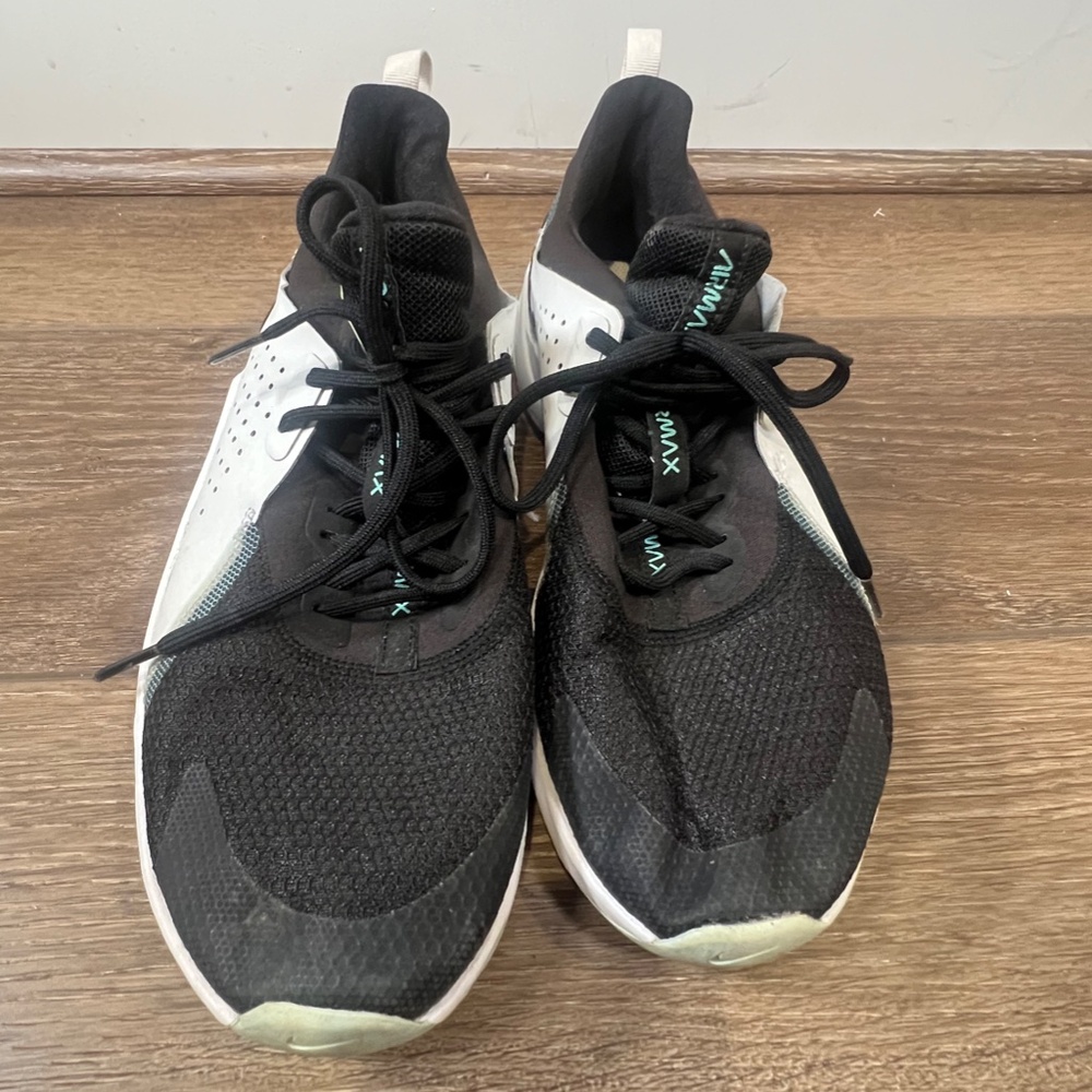 Women's Nike Air Max Bella 3 Sneakers Lace Closure Size 9.5 White Black Aqua - Picture 3 of 8